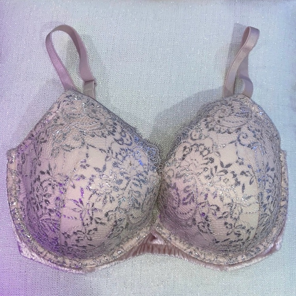Very Sexy Victoria’s Secret Bra in blush and silver (34DDD)